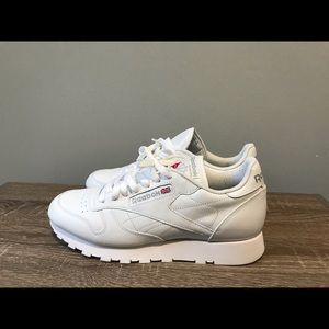 Men’s Size 9 Reebok Classics